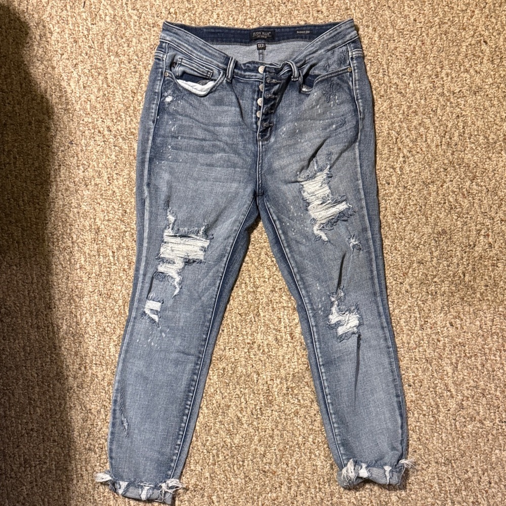 Judy Blue Distressed Cropped Jeans in Blue